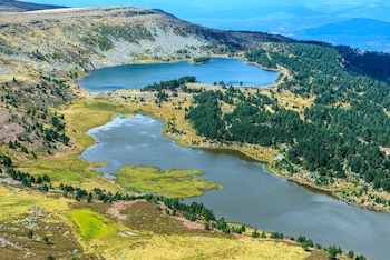 Parque Natural de las Lagunas Glaciares de Neila, en Burgos (Adobe Stock).