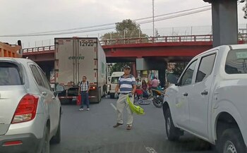 La zona presenta asentamientos viales