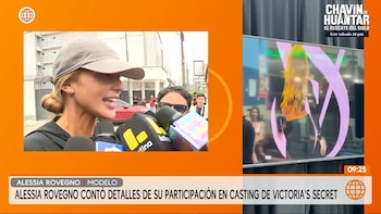 Pantalla dividida: Alessia Rovegno con gorra gris es entrevistada a la izquierda; a la derecha, una pantalla de TV muestra modelos en un evento