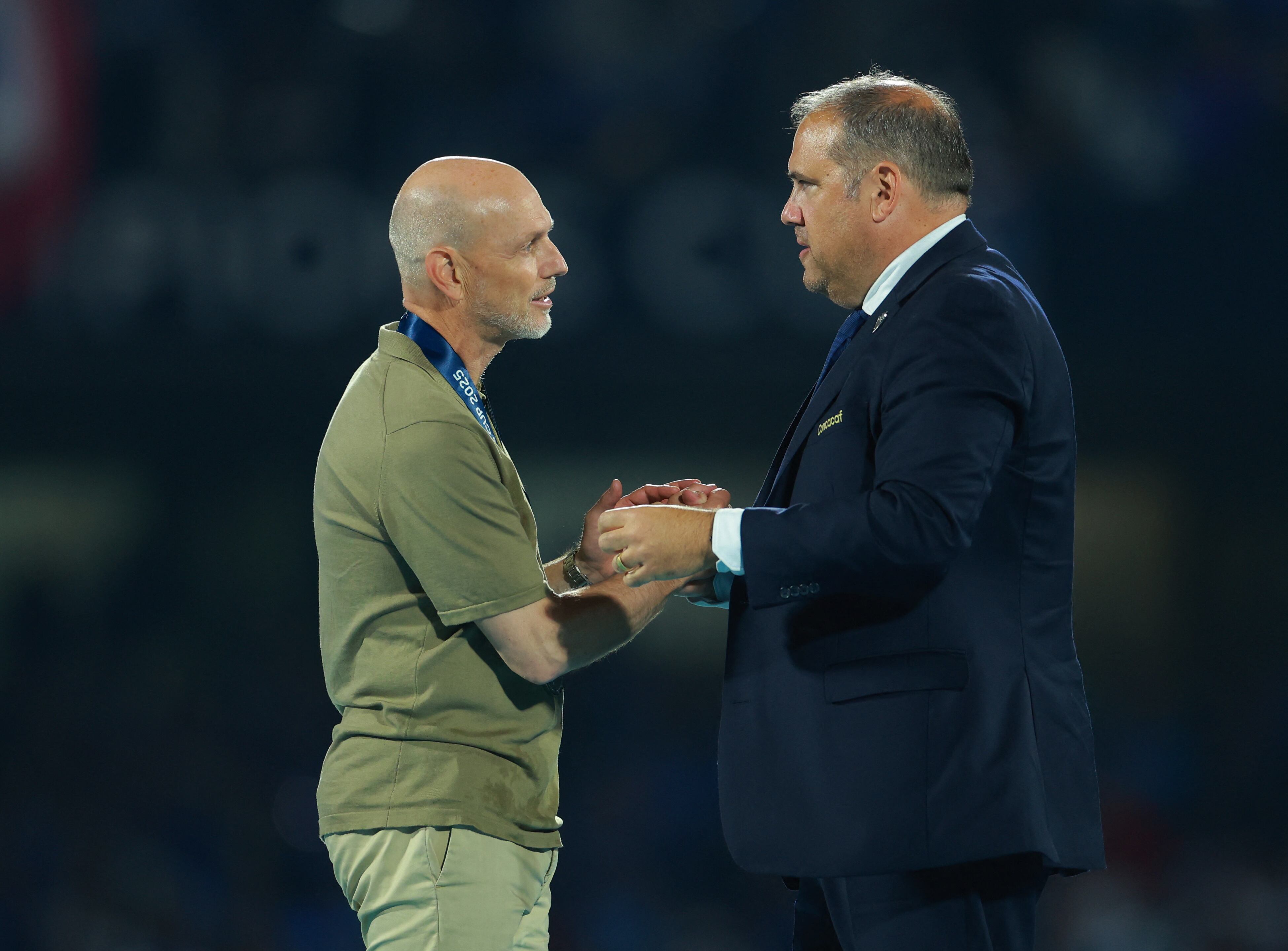 Soccer Football - CONCACAF Champions Cup - Final - Cruz Azul v Vancouver Whitecaps - Estadio Olimpico Mexico 1968, Mexico City, Mexico - June 1, 2025 CONCACAF president Victor Montagliani shakes hands with Vancouver Whitecaps coach Jesper Sorensen after the match REUTERS/Raquel Cunha