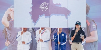 La misión ‘Defensores de la Democracia’ encabezada por Luis Miguel De Camps fomenta valores democráticos y liderazgo estudiantil en la República Dominicana. (Cortesía: Gobierno