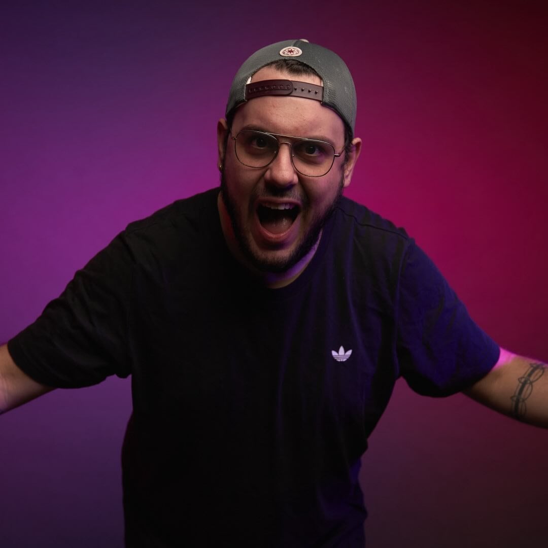 Antonio Crespo es un comunicador, diseñador de videojuegos y creador de contenido de 28 años.