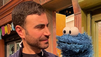 “Fue el mejor día de mi vida cuando fui a Plaza Sésamo”, Brett Goldstein explicó el origen del nombre de su nuevo especial