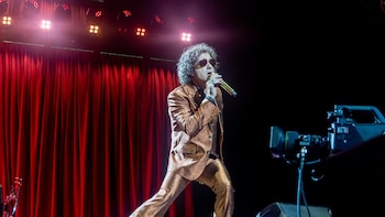 Bunbury lanza De un siglo anterior: "Podemos escuchar música en nuestro teléfono pero hay algo en la belleza del vinilo"