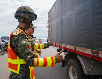 Dos uniformados con lesiones más