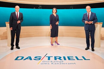 (i-d) El ministro alemán de