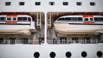 El crucero Ambition, afectado por un brote de gastroenteritis por norovirus, atraca en A Coruña: hay 30 casos a bordo