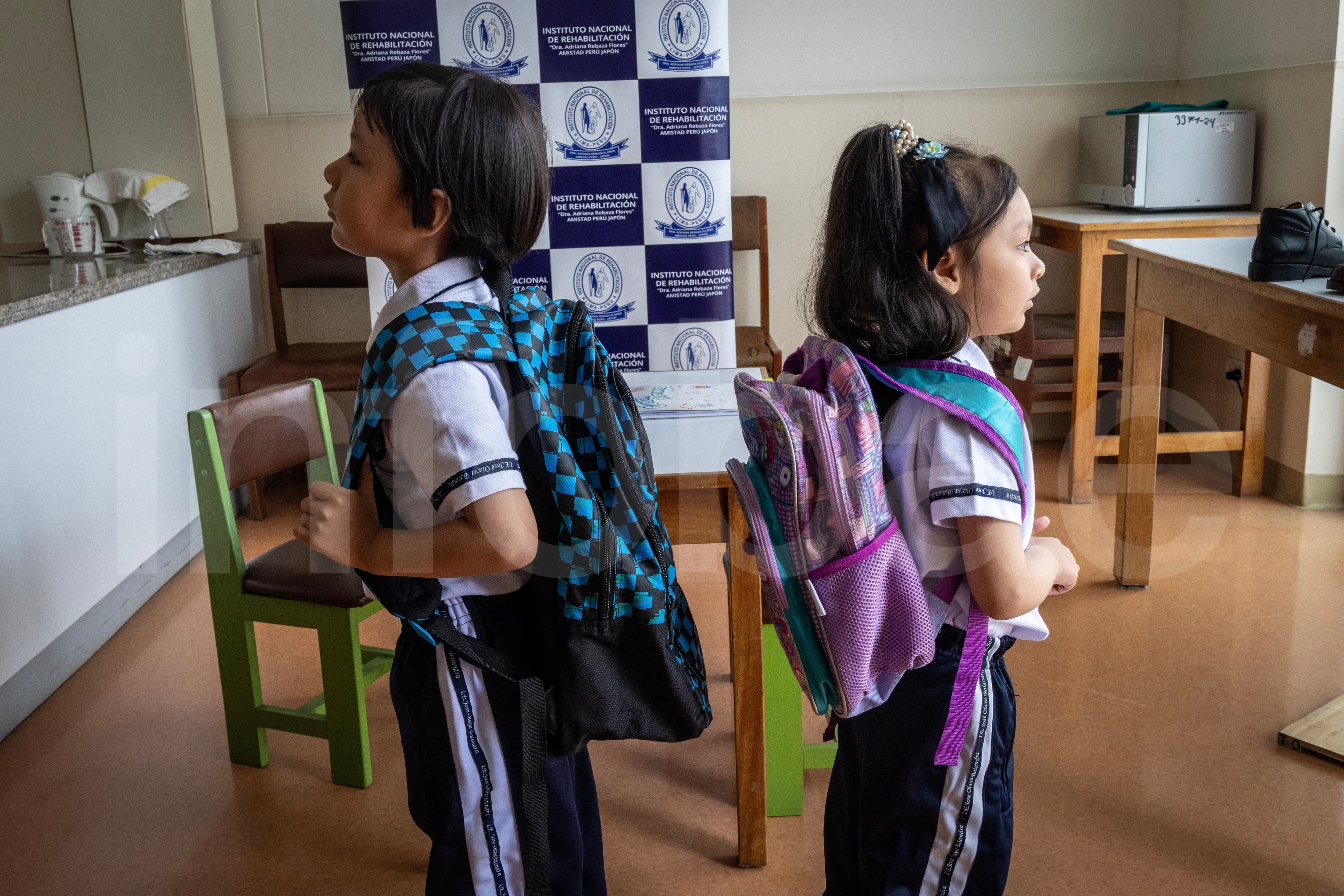 Es fundamental elegir una mochila con buen soporte y los zapatos en la talla adecuada para que no sea incomodo al realizar las actividades.