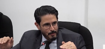 ARCHIVO: Daniel Alejandro Álvarez Campos explicó que la transición de funciones entre la SIGET y la DGEHM tendrá un plazo máximo de seis meses./ (Asamblea Legislativa)