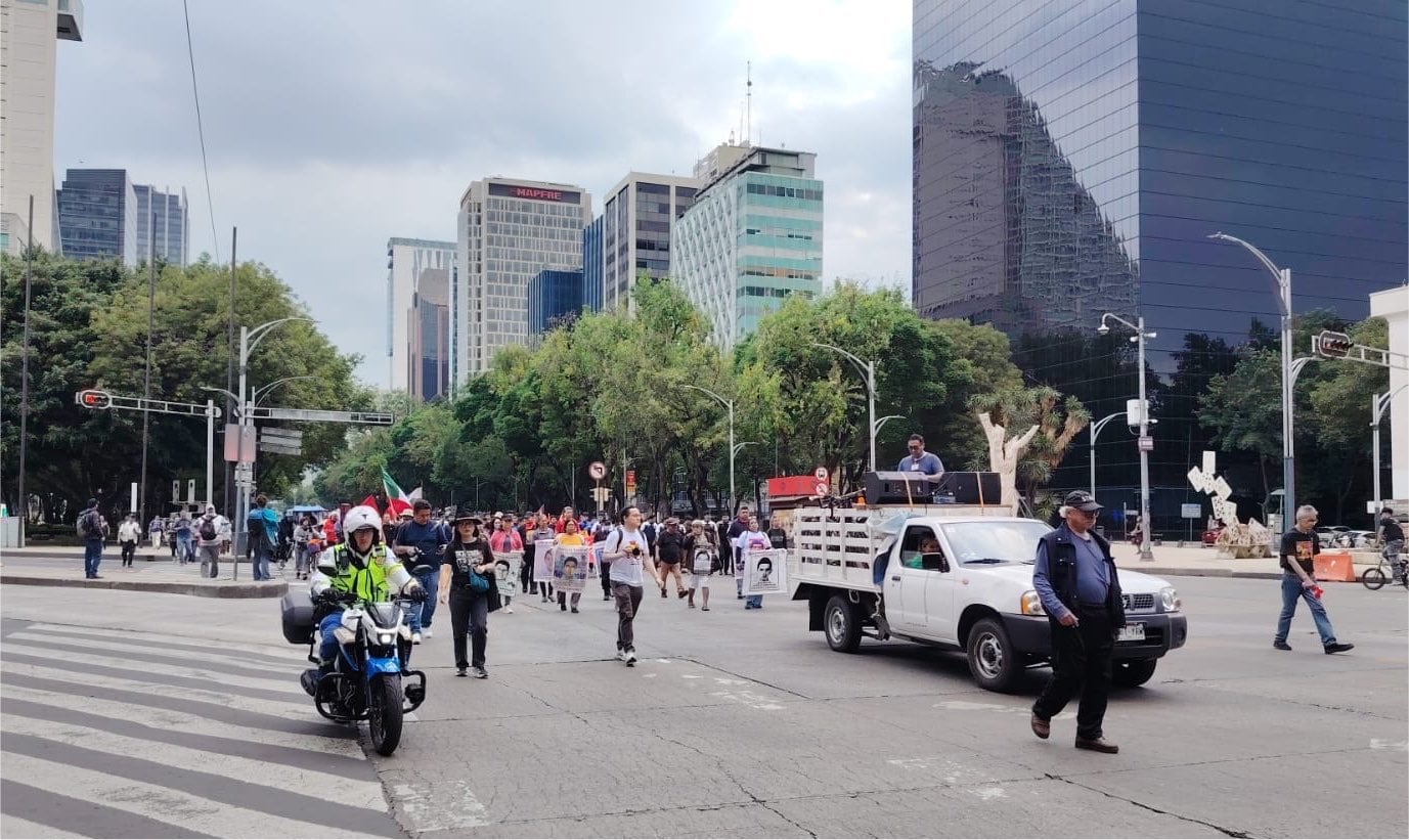 EN VIVO | Bloqueos en carreteras, accidentes y manifestaciones hoy domingo 26 de julio: marcha de familiares de 43 estudiantes desaparecidos Ayotzinapa llega a Hemiciclo a Juárez