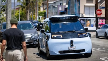Así funcionan los robotaxis sin conductor de Waymo en Los Ángeles: cómo son, cuánto cuestan y qué pueden hacer