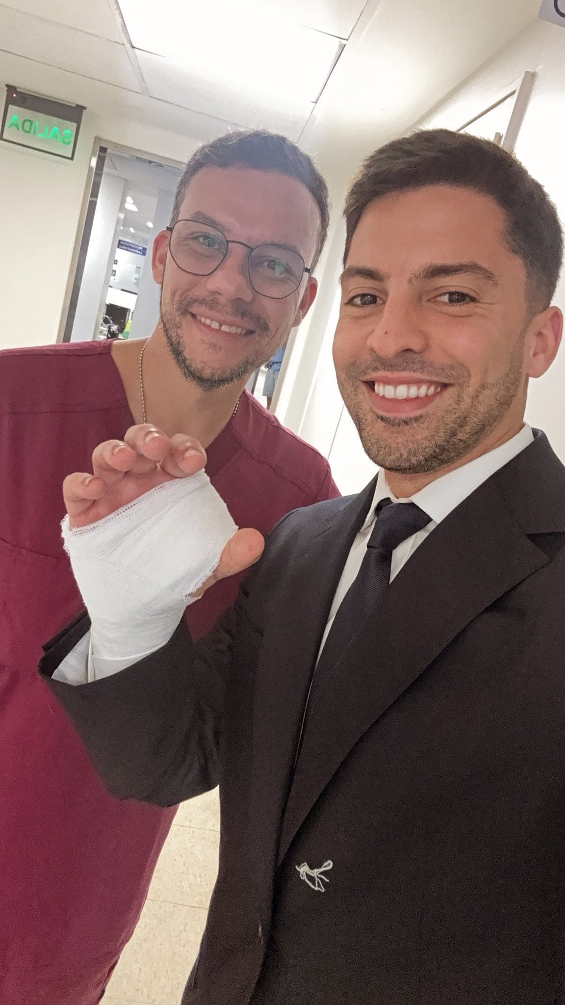 Gastón Edul condujo la alfombra roja de los Martín Fierro de Streaming pese a un accidente doméstico que lo obligó a ser atendido detrás de cámara