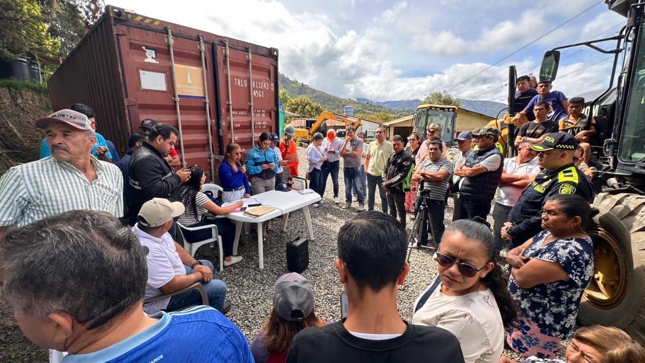 El gobernador Jorge Emilio Rey Ángel informó que el Instituto de Caminos y Construcciones de Cundinamarca apoyará acciones concertadas con maquinaria - crédito @JorgeEmilioRey/X