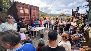 Levantan bloqueo intermitente en la Vía al Llano: la ANI se comprometió a atender puntos críticos identificados por los habitantes