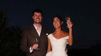 Del brazo de su madre: Anna Padilla se da el 'sí, quiero' con Mario Cristóbal en una emotiva boda en Cádiz
