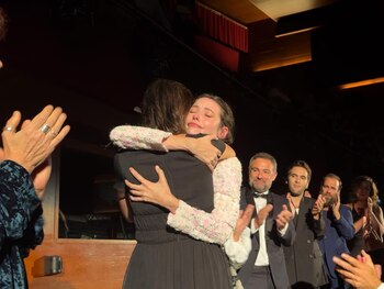 Iciar Bollain, junto al elenco