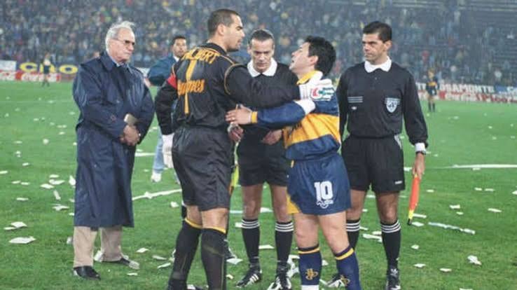 José Luis Chilavert, Javier Castrilli y Diego Maradona, los grandes protagonistas de la noche de Liniers, en el momento del sorteo