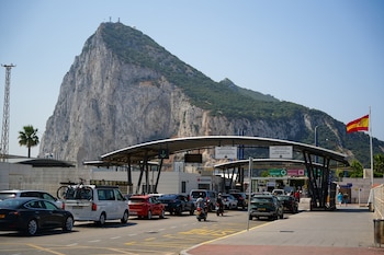 Imágenes de la frontera entre España y el Peñón de Gibraltar