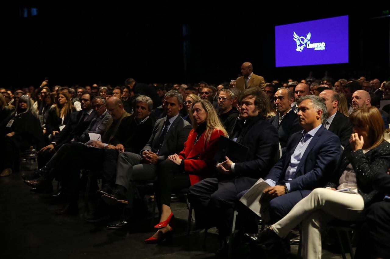 La primera fila del evento libertario en Puerto Madero