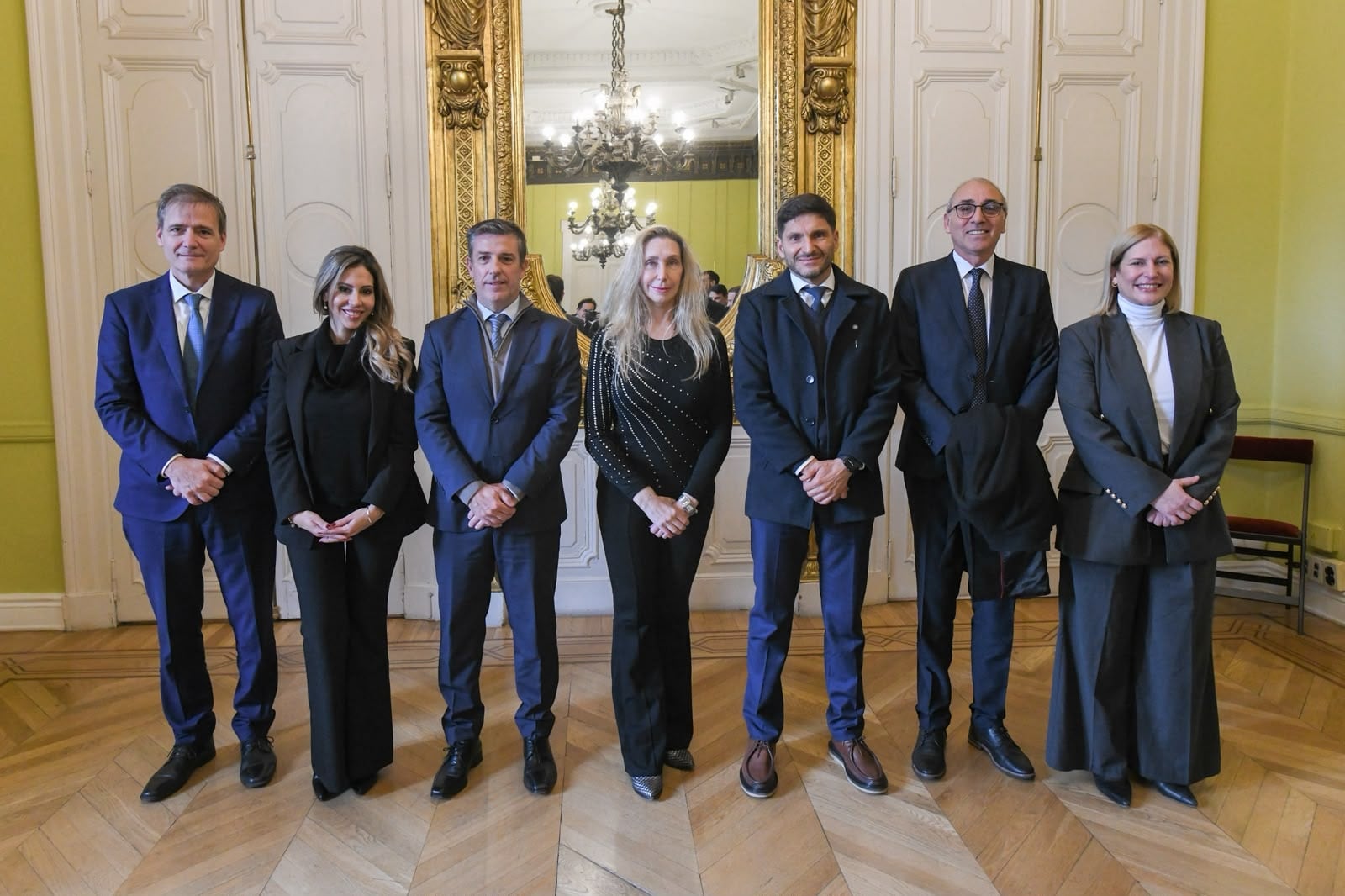 La secretaria general de la Presidencia, Karina Milei, junto al gobernador de Santa Fe, Maximiliano Pullaro, en Casa Rosada