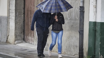 Las lluvias del sábado dejan "incidencias menores" en Estella, Pamplona y Aoiz y en la red de carreteras