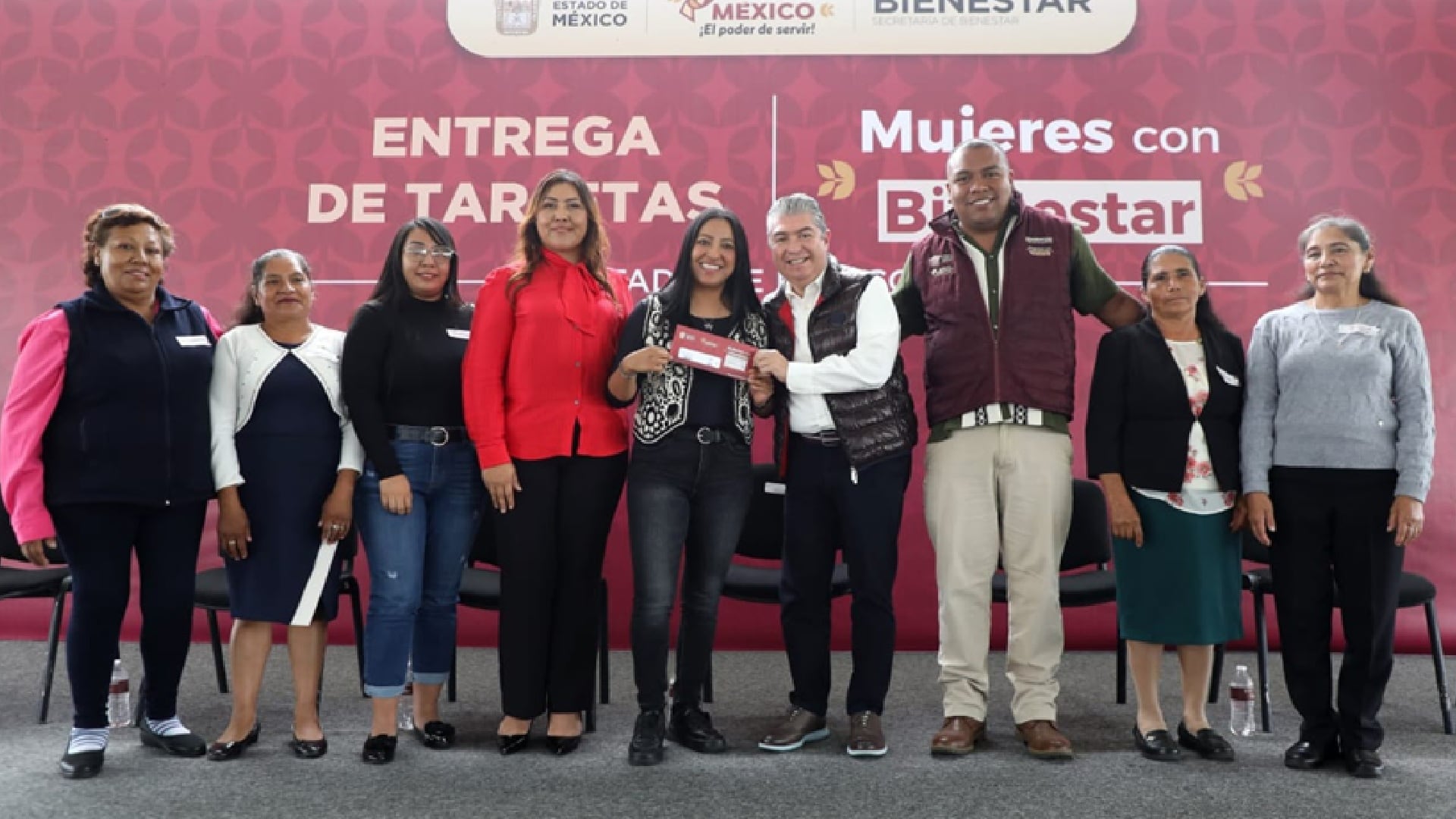 Mujeres con Bienestar Programas Sociales Edomex entrega de tarjetas (Gob. Edomex)