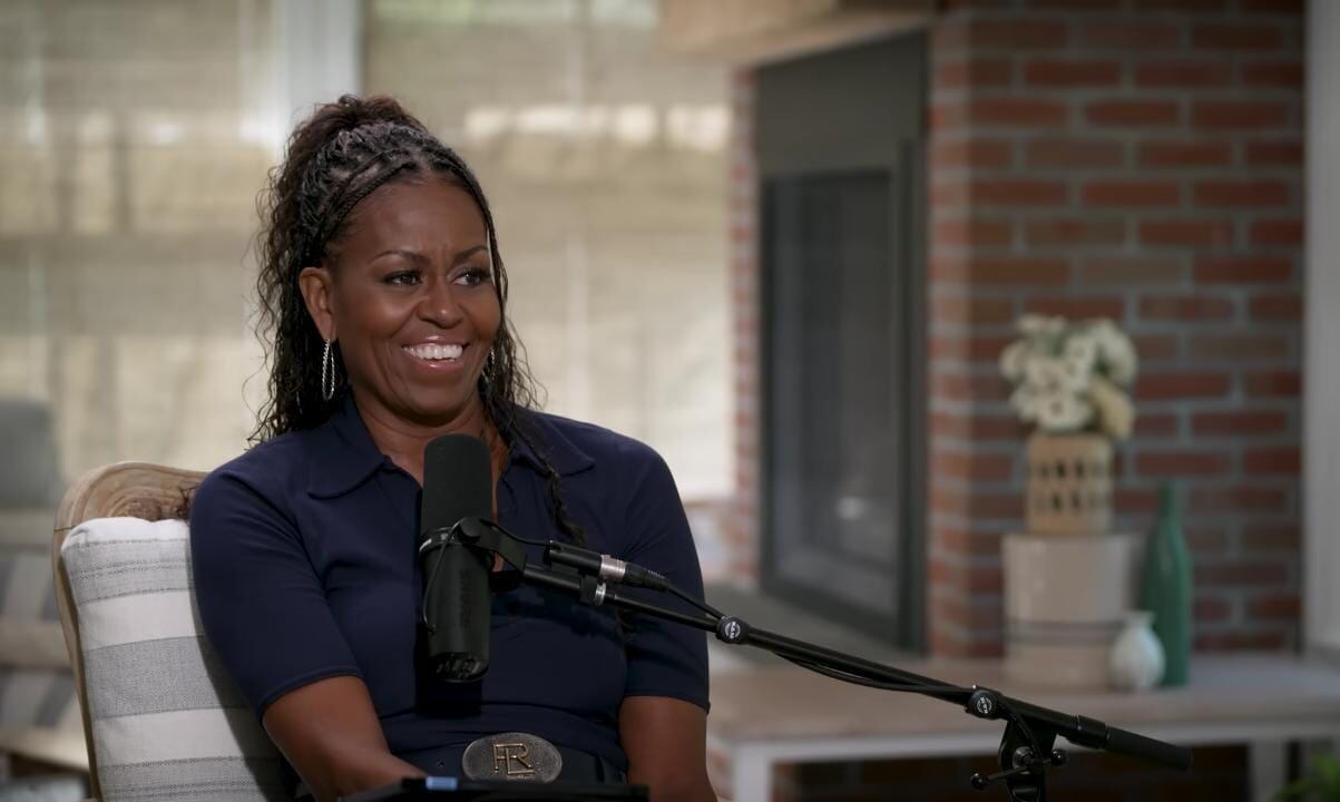 Michelle Obama y Springsteen destacaron que la conexión emocional es el pilar fundamental en la relación entre padres e hijos (Captura de video: YouTube - Michelle Obama)