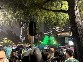 festejos en el Ángel de la Independencia tras triunfo de la Selección Mexicana en partido vs Chequia