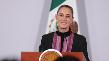 “Yo reciclo mi ropa”: Claudia Sheinbaum revela el secreto detrás de sus atuendos diarios