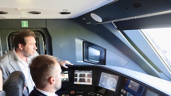 Los nuevos trenes de cercanías de Stadler llegan a Madrid y comenzarán a operar al final del verano