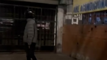Cámaras de seguridad captaron a un sujeto disparando contra un establecimiento comercial - Créditos: Captura de pantalla de Panamericana TV.