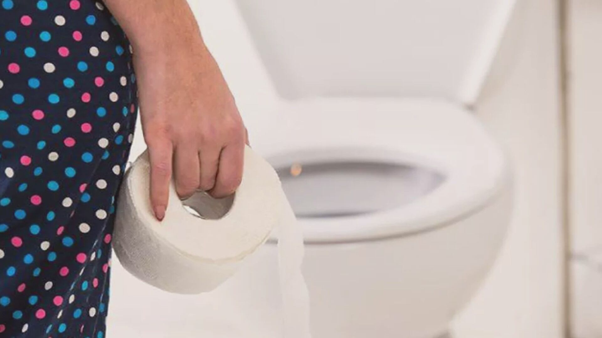 La urgencia constante y la expulsión repetida de pequeñas cantidades de orina pueden ser signos tempranos de una infección urinaria y requieren consulta médica