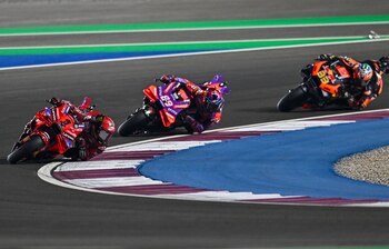 El italiano Francesco Bagnaia (i),