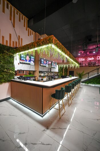 Clientes satisfechos elogian el ambiente