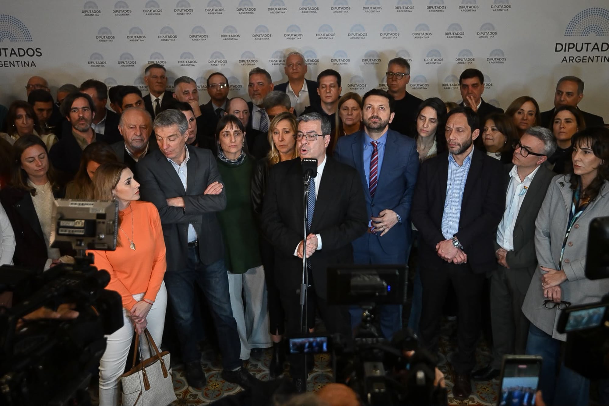 La oposición formalizó la convocatoria a una sesión especial el 9 de septiembre