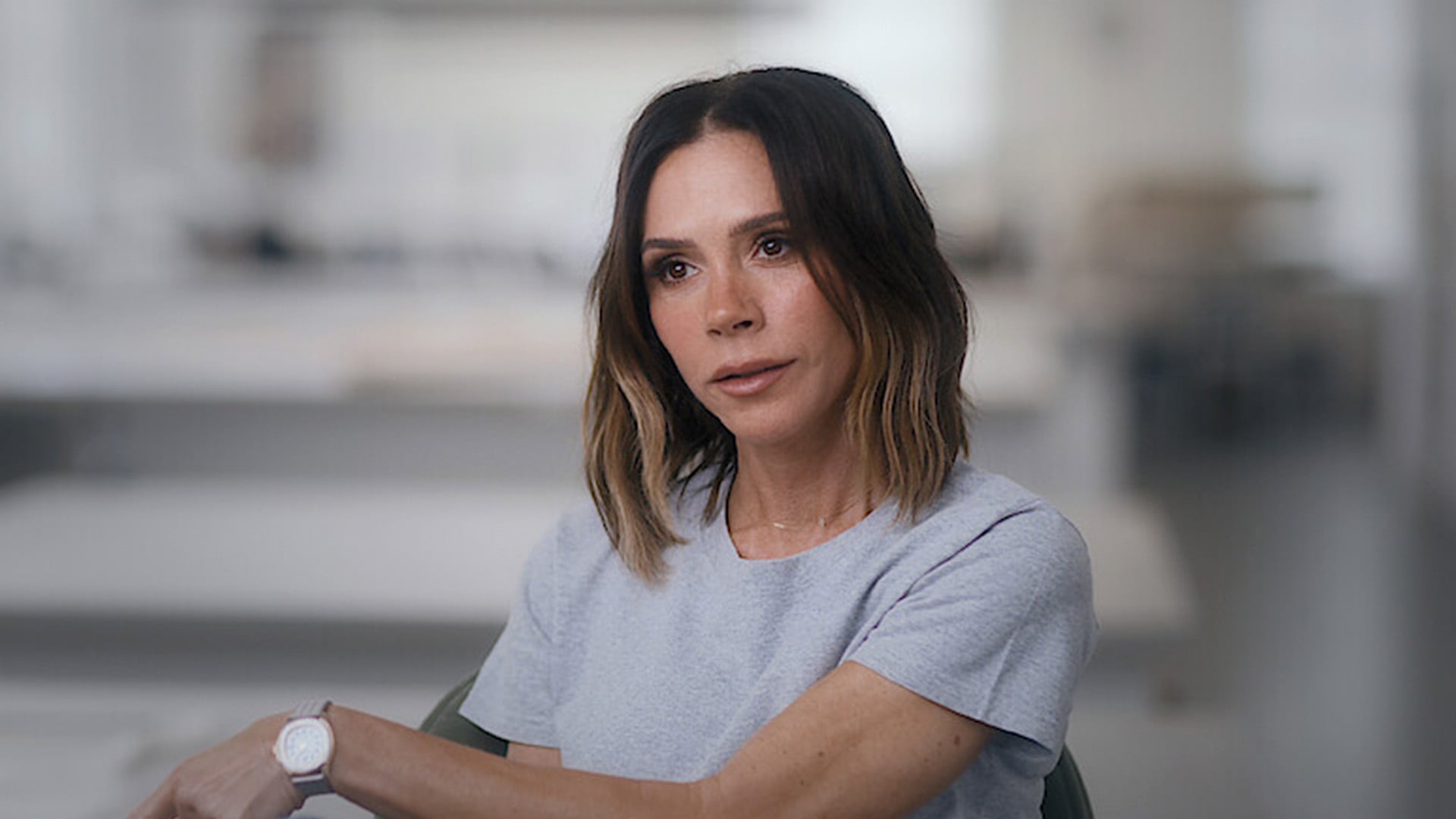 La película explora desde los desafíos personales y familiares de Victoria Beckham hasta su transformación de estrella musical a empresaria de la moda