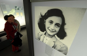 Ana Frank murió de tifus