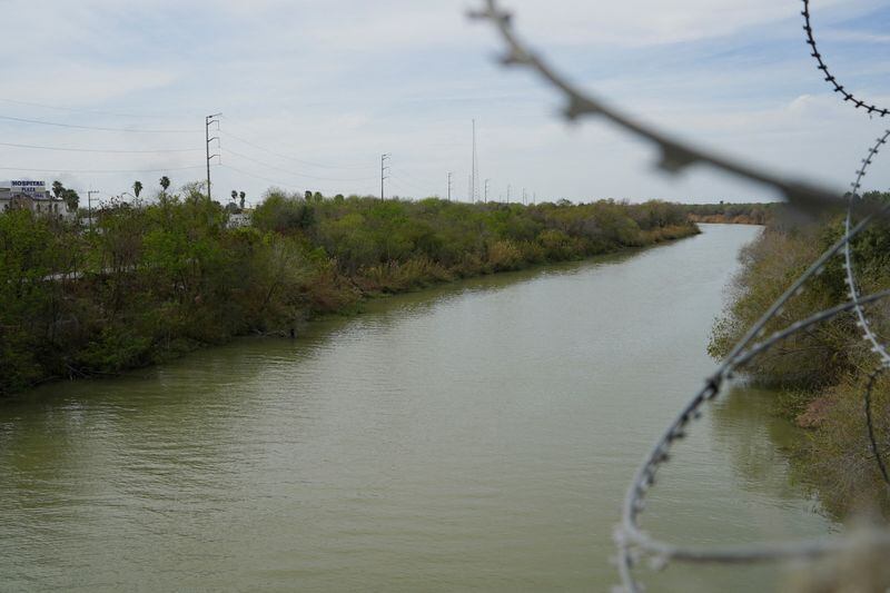 FOTO DE ARCHIVO: El río Bravo, que actúa como frontera natural entre Estados Unidos y México, fluye en Reynosa, México. 18 de febrero de 2025. REUTERS/Gabriel V. Cardenas/File Photo