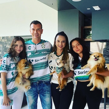 Jared Borgetti y su familia