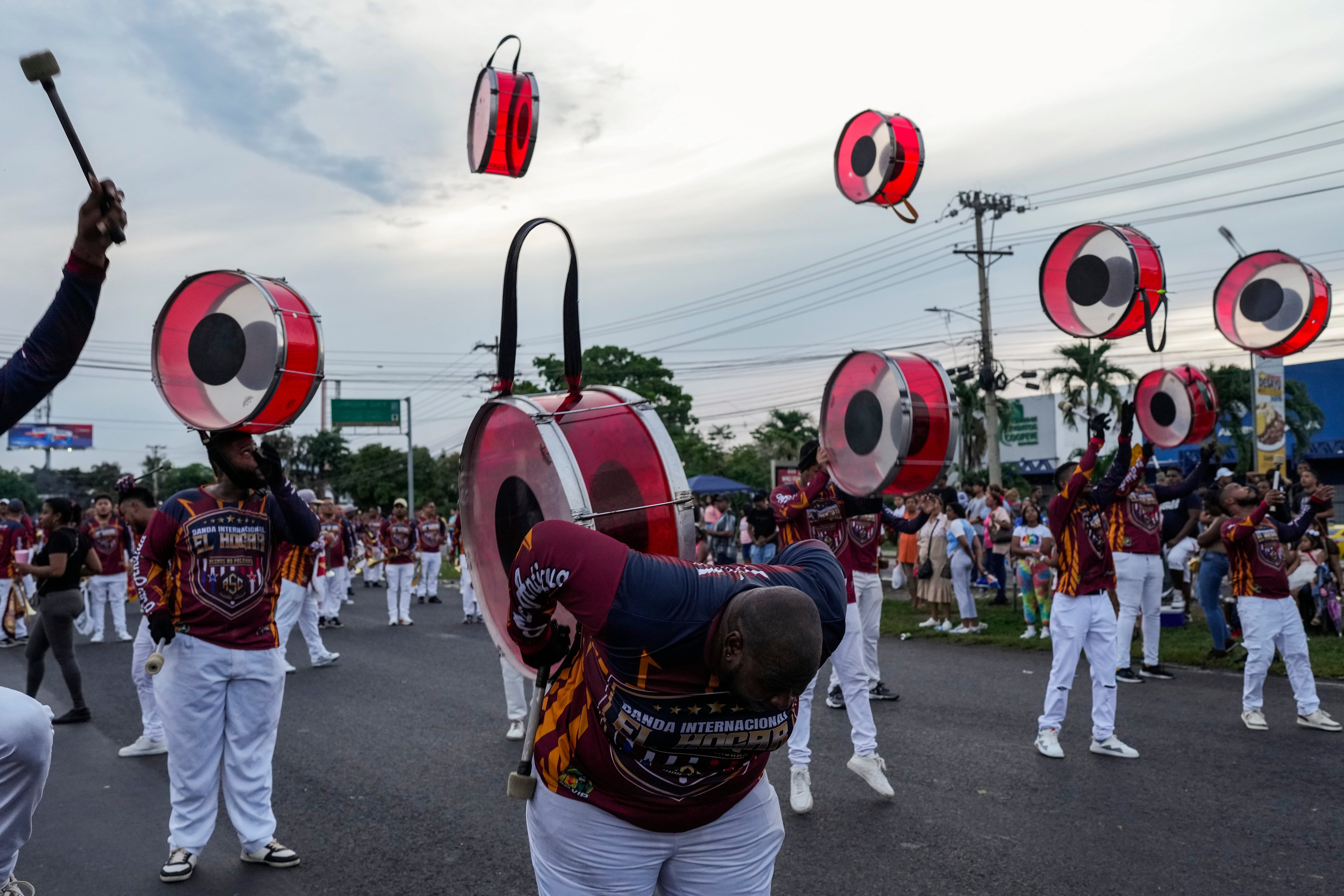 Las celebraciones del Primer Grito de Independencia de La Villa de Los Santos han sido suspendidas en varias comunidades debido a las consecuencias del terremoto. (AP Foto/Matías Delacroix)