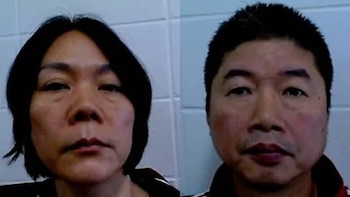 Díptico que muestra dos retratos de identificación: una mujer asiática con cabello oscuro a la izquierda y un hombre asiático con cabello oscuro a la derecha