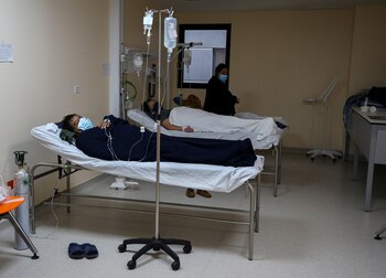 Vista de la unidad de emergencia con pacientes covid-19 del hospital Iess del Sur en Quito (Ecuador, en una fotografía de archivo. EFE/José Jácome