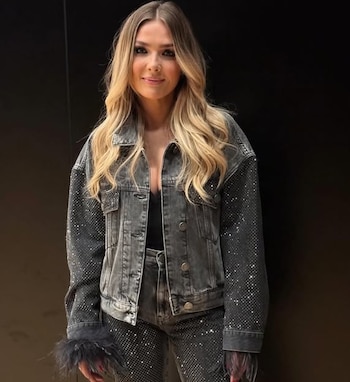 El hombre siguió a la