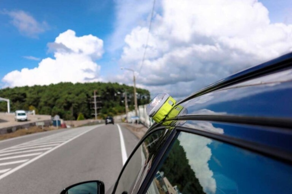 España: La baliza V16 no se usa, pese a su obligatoriedad: el 83% de las incidencias en carretera no se señalizan con este dispositivo España: La baliza V16 no se usa, pese a su obligatoriedad: el 83% de las incidencias en carretera no se señalizan con este dispositivo