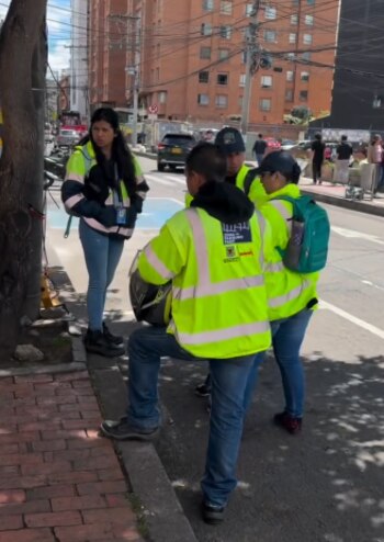 Os operadores do ZPP chegaram ao local quando tiveram que instalar as pinças no carro - captura de tela creditgerman_mauricio_osorio/Instagram