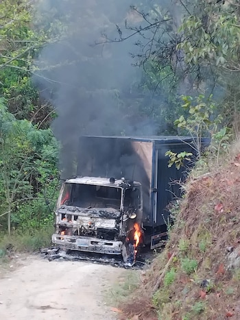 El conductor fue obligado a desviarse a una vereda cercana por tres hombres armados, de acuerdo con su testimonio - crédito cortesía Brigada 9 del Ejército Nacional