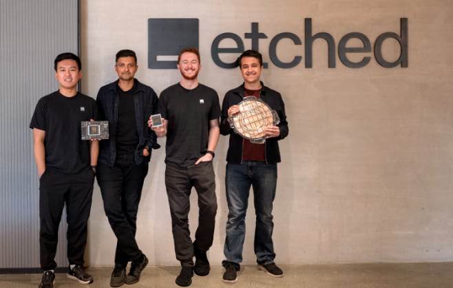 Etched actualmente compite con Nvidia en el desarrollo de chips para IA.