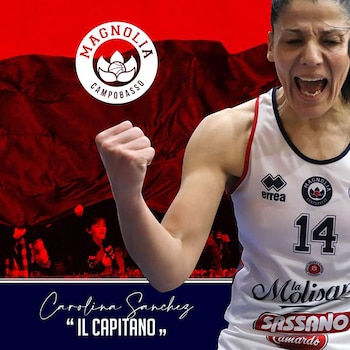 Con 44 años, es capitana