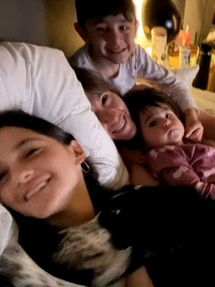Una de las postales familiares que eligió Abel Pintos para homenajear a las madres