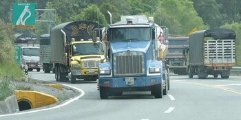 Camiones de carga en carreteras colombianas | FOTO: MinTransporte